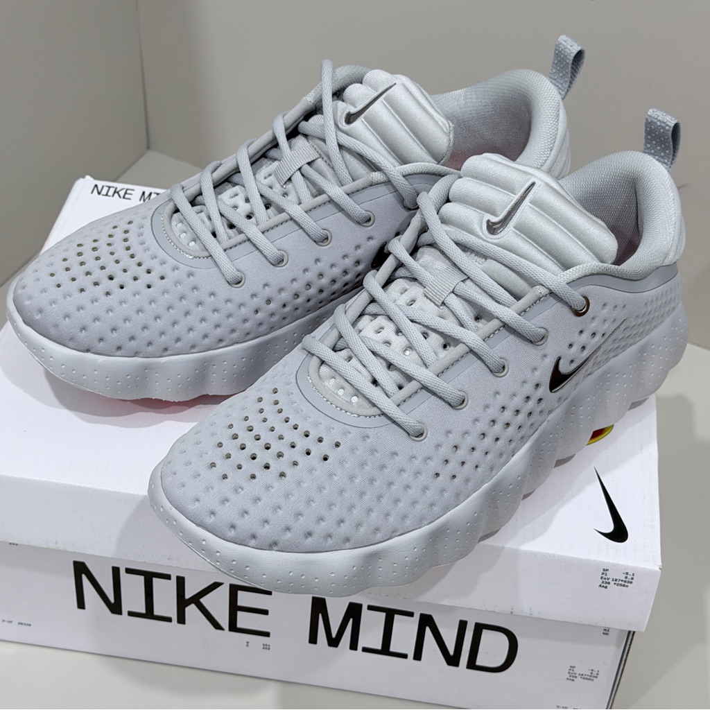 Nike Men’s 002 Sneakers